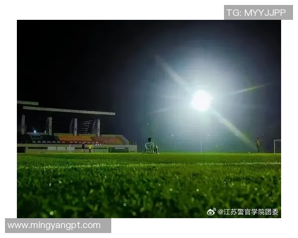 足球明星照明弹点亮绿茵场的激情与梦想追逐之旅