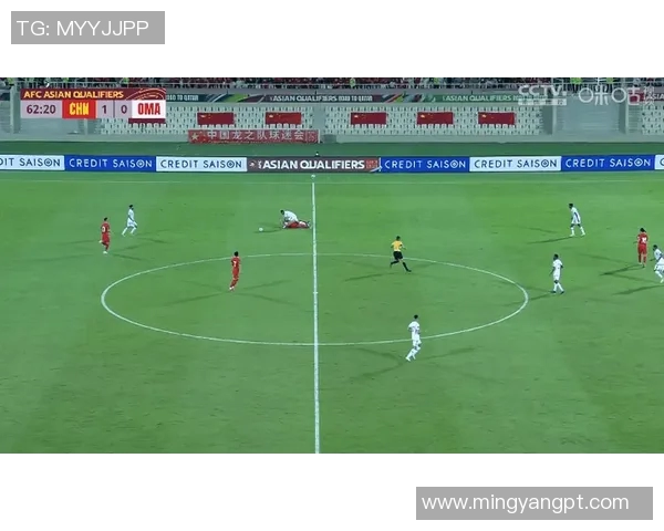 卡塔尔与中国在12强赛中的激烈对决引发球迷热议与期待